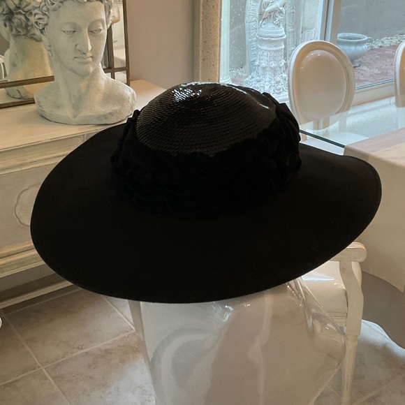 Exit Shops Wool Hat, 6 x 7.5 - Picture 1 of 6
